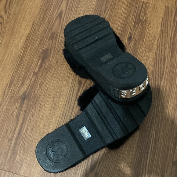 Michael Kors Alfie Faux Fur Platform Slide Black/Silver Size 10M NWT - Picture 7 of 9